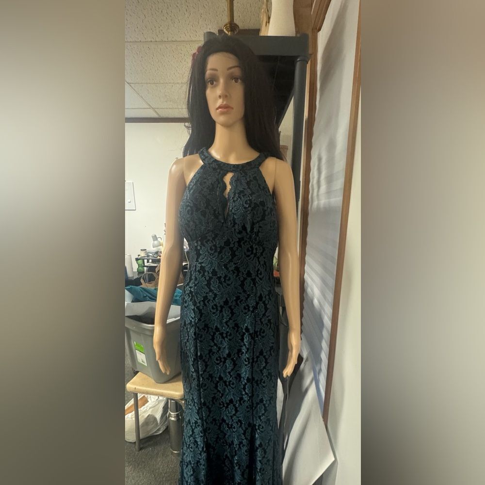 Night Way Collections Green Sheath Dress Plunge Neckline